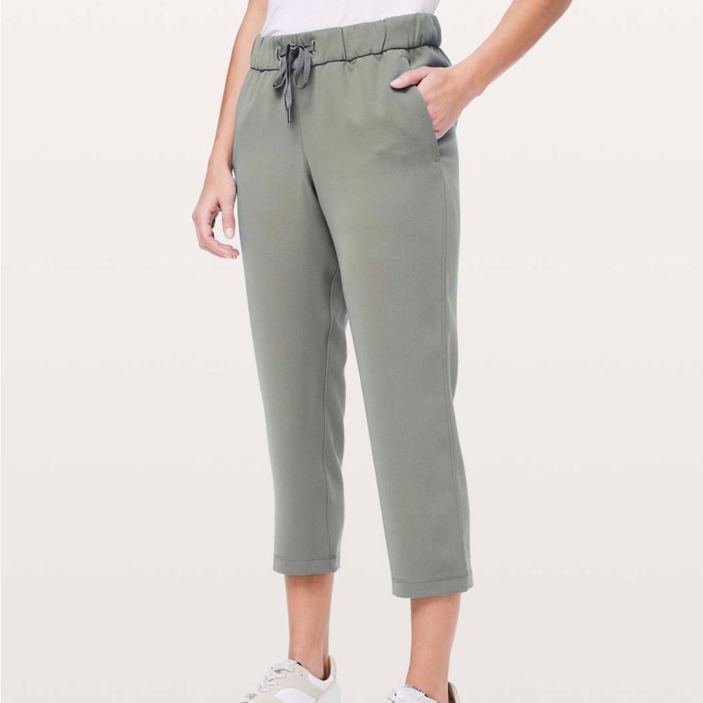 Lululemon On the Fly Crop Woven 23"